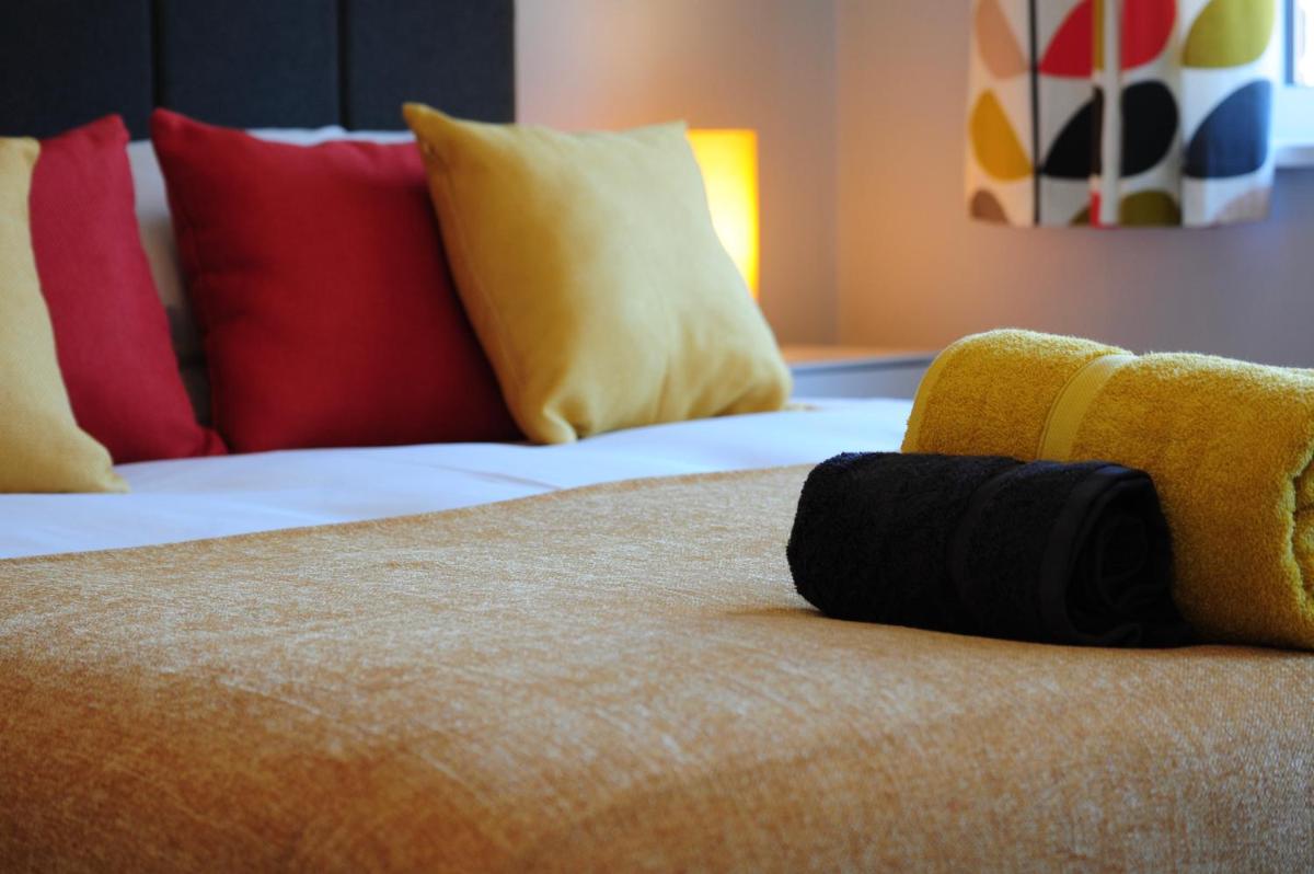 Newly refurbished next to University Hospital Coventry - Housity