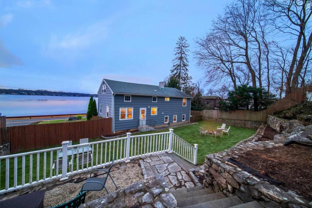 Waterview house walking distance from Cove Beach-5 mins to downtown-only 40 min to NYC - Housity