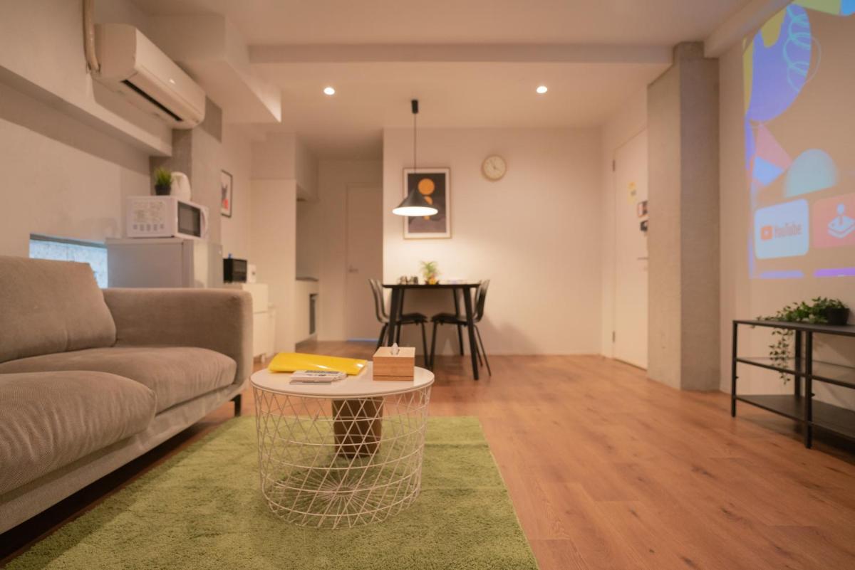 Yeah Room Namba - Housity
