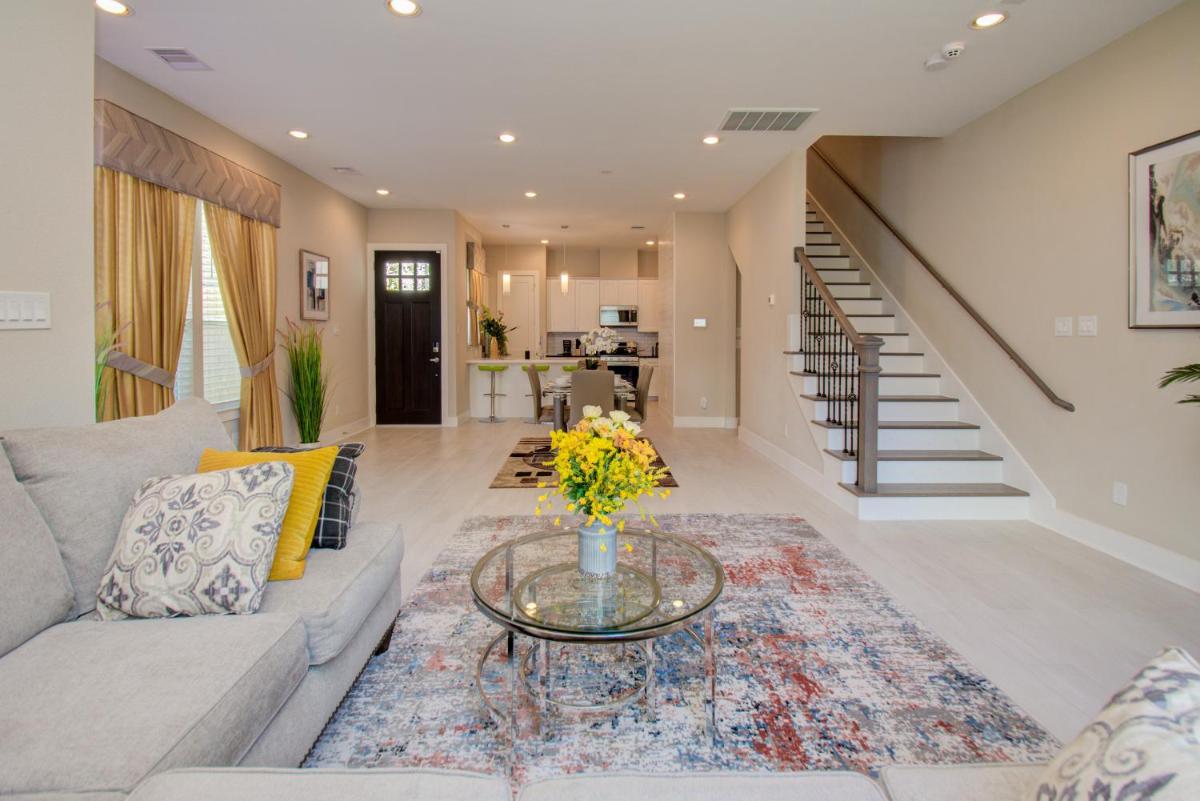 Elegant East Downtown House Houston TX - Housity