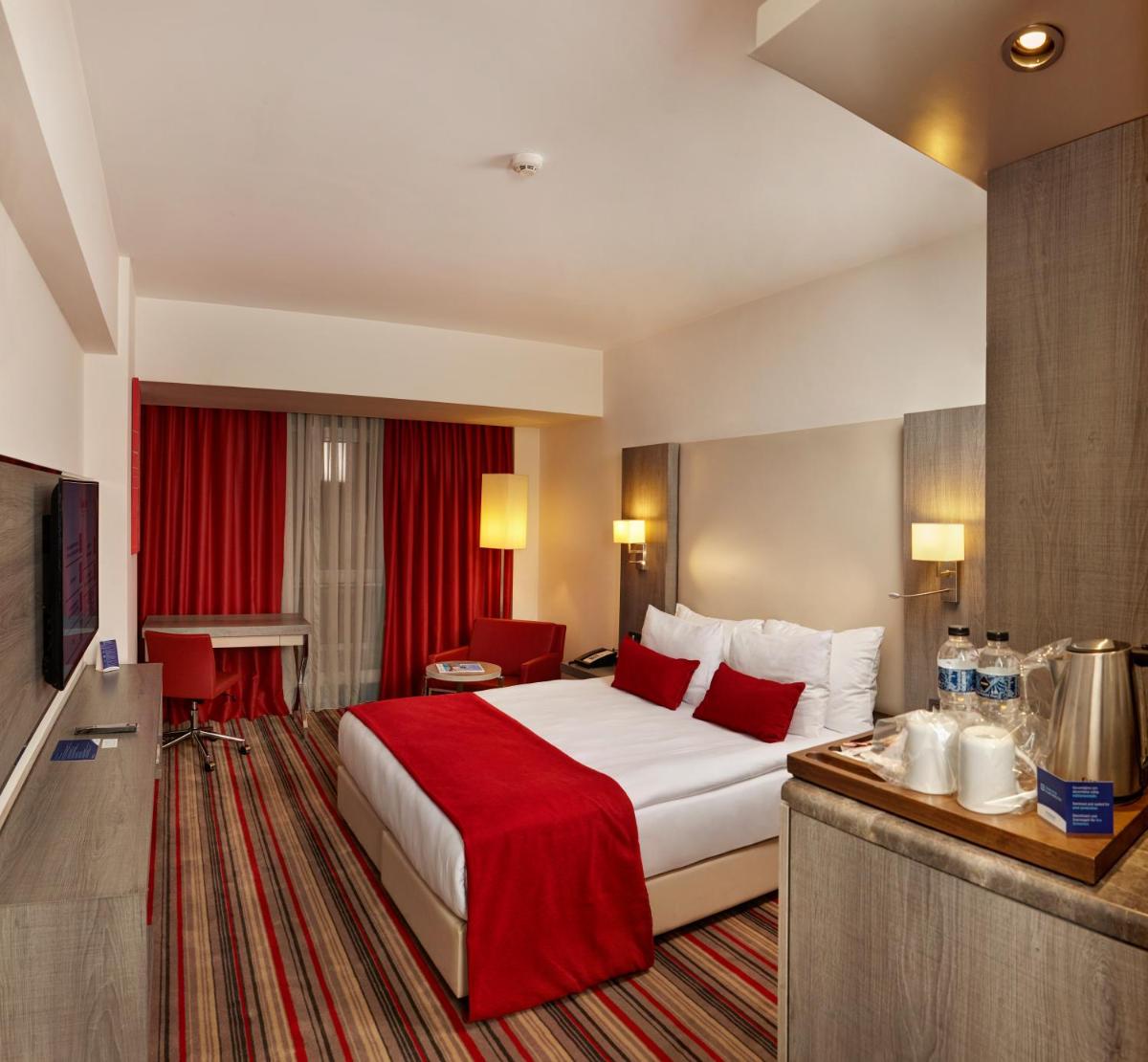 Ramada Plaza By Wyndham Izmir - Housity