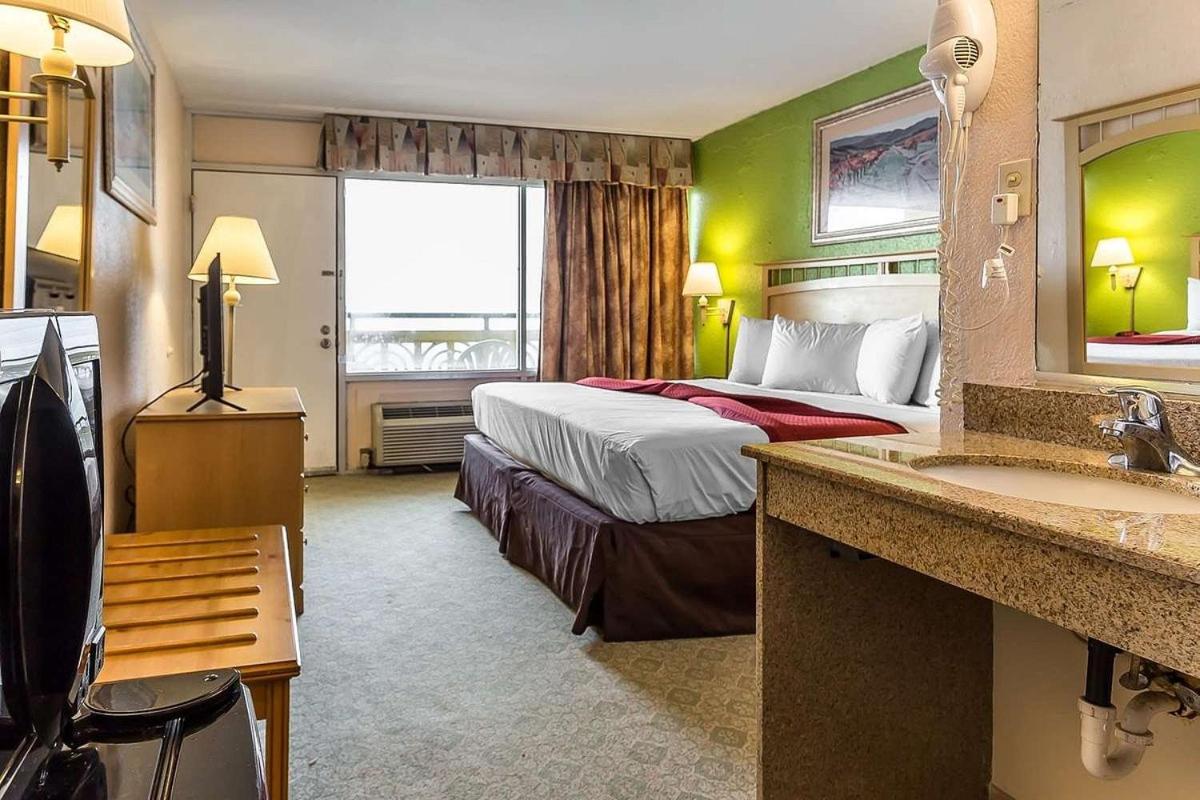 South Bay INN - Housity