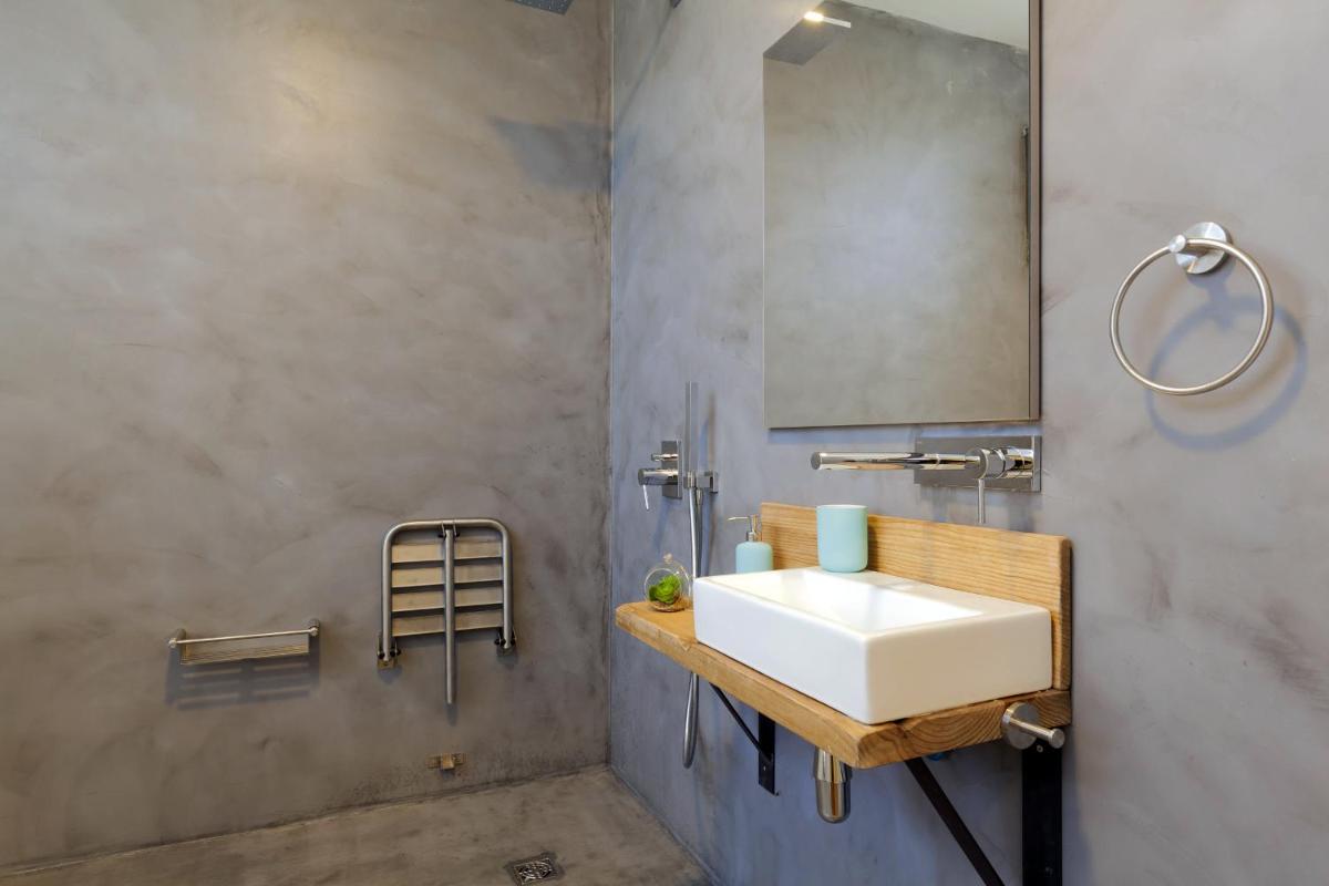 Hotel Radha - Housity