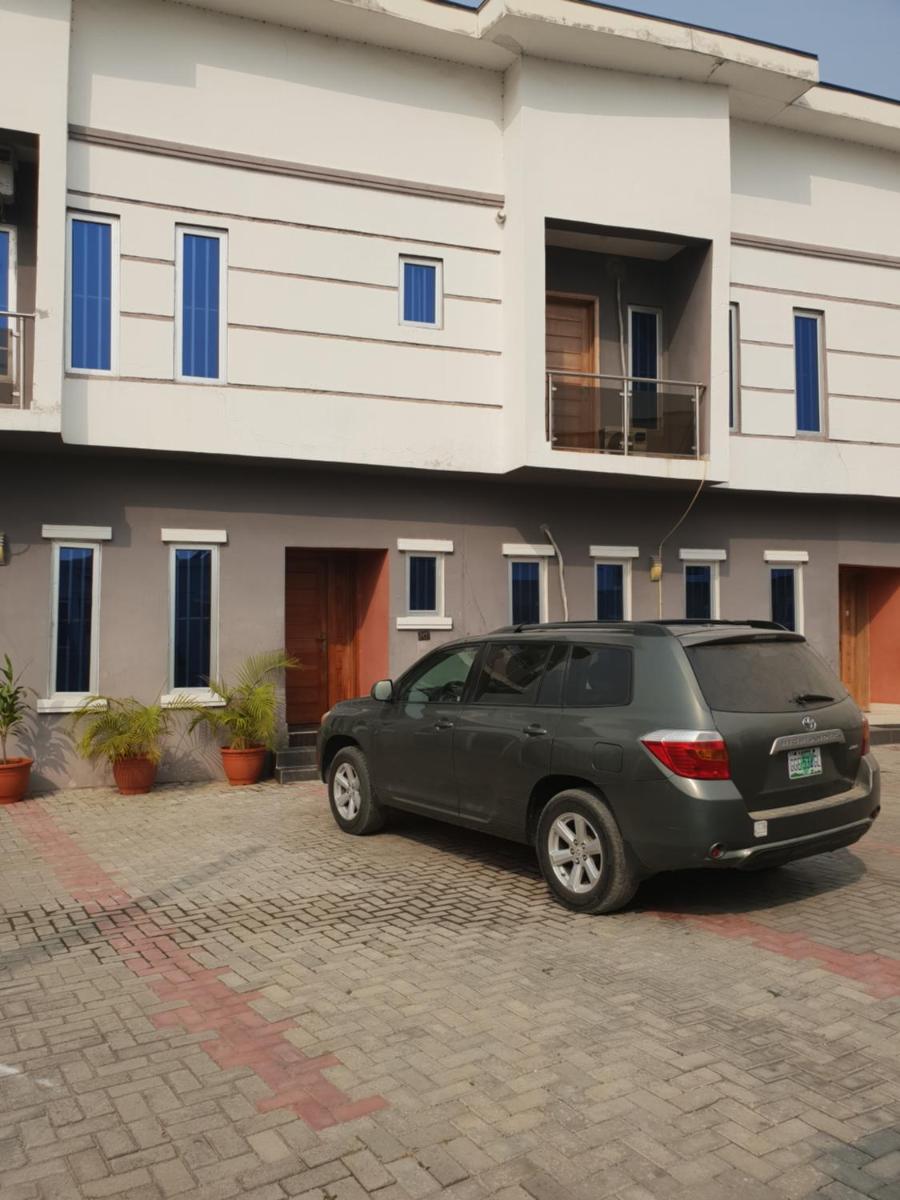 Suitetrails - DELIGHTFUL ! 3 BEDROOM TERRACE DUPLEX EN-SUITE LEKKI AIRCON WiFi