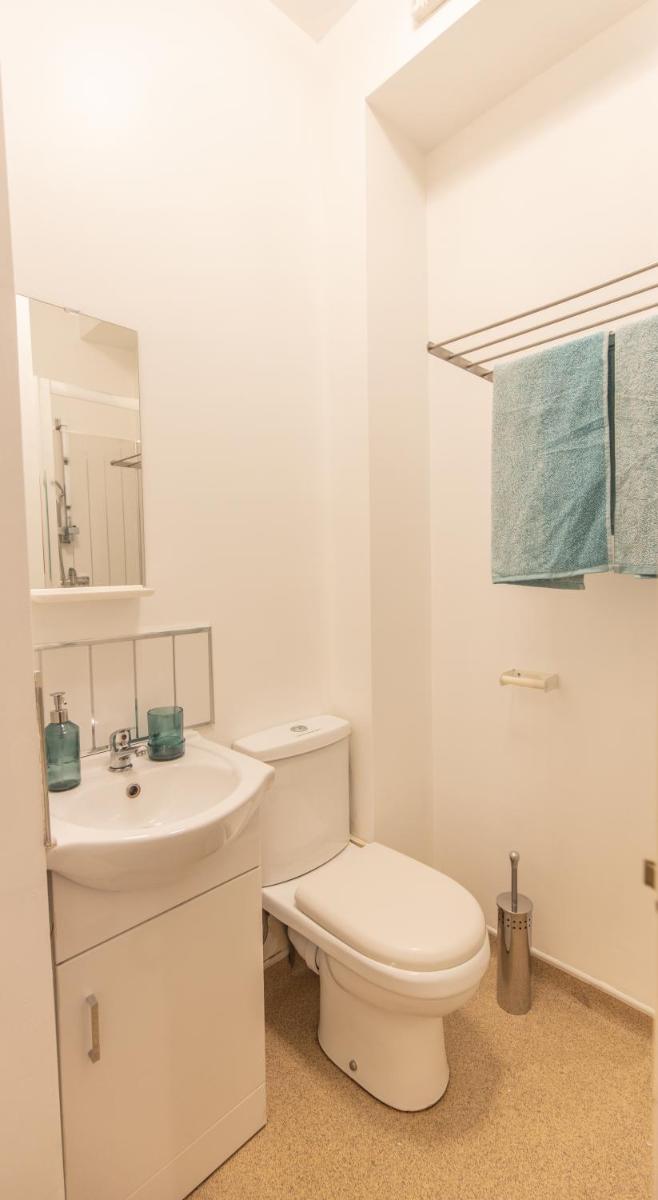 Cosy Modern Apartment, Grand Victorian Building, 5 Mins to Coventry City Centre - Housity