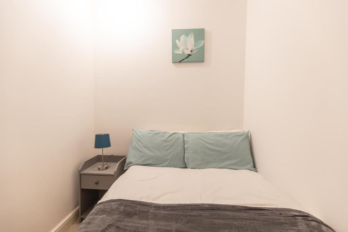 Cosy Modern Apartment, Grand Victorian Building, 5 Mins to Coventry City Centre - Housity