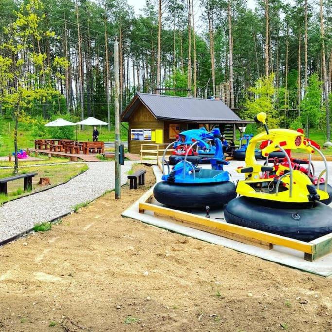 Pastelowy Domek z balią elektryczną z jacuzzi - Housity