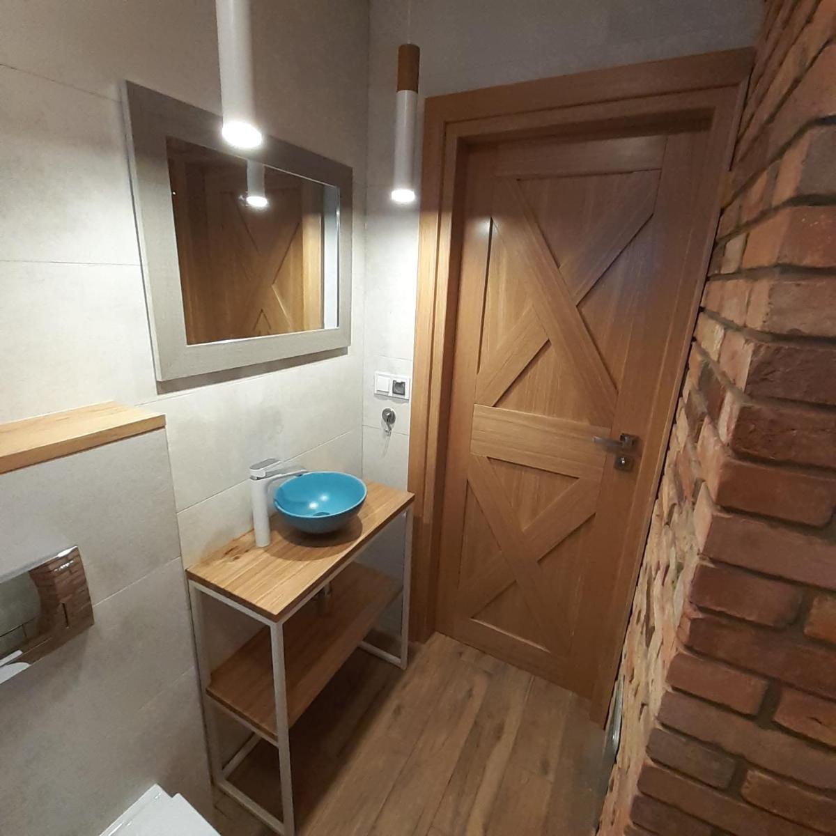 Pastelowy Domek z balią elektryczną z jacuzzi - Housity