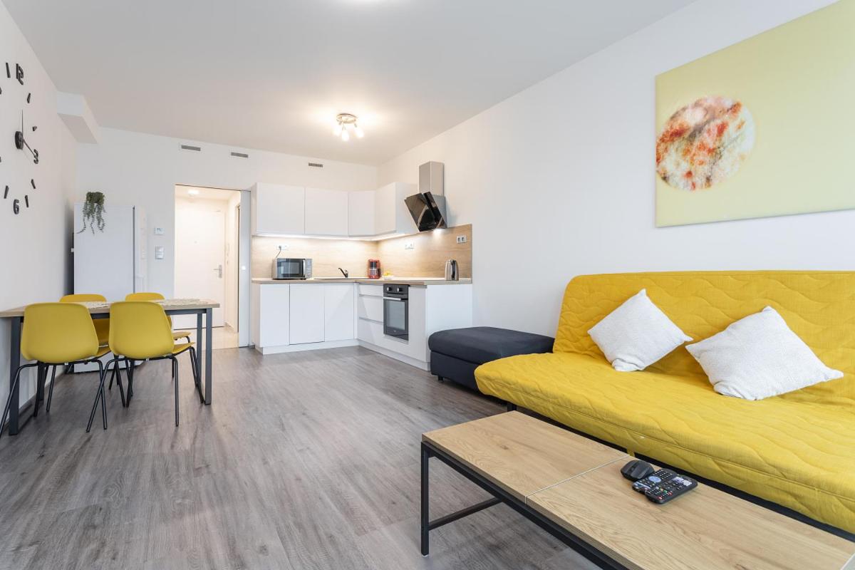Yellow apartment with PARKING - Housity