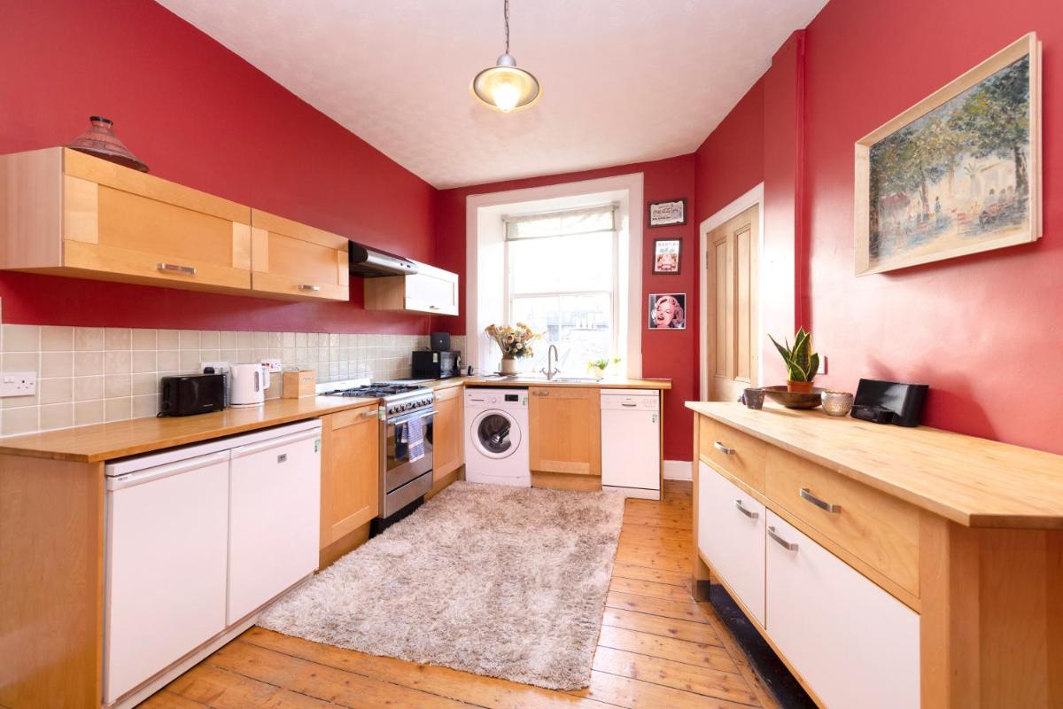 JOIVY Old Town 1-Bed Apartment with Stunning Views - Housity