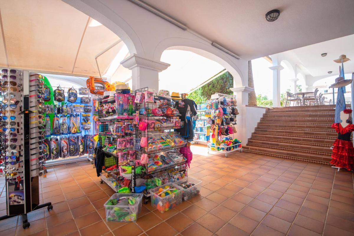 Supermercado u otro tipo de tienda en el hotel o alrededores
