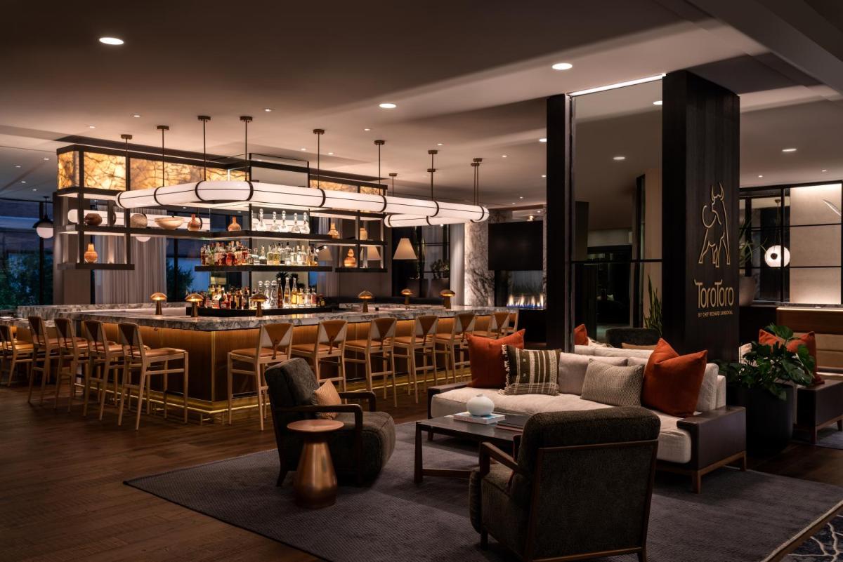 Four Seasons Hotel Houston - Housity