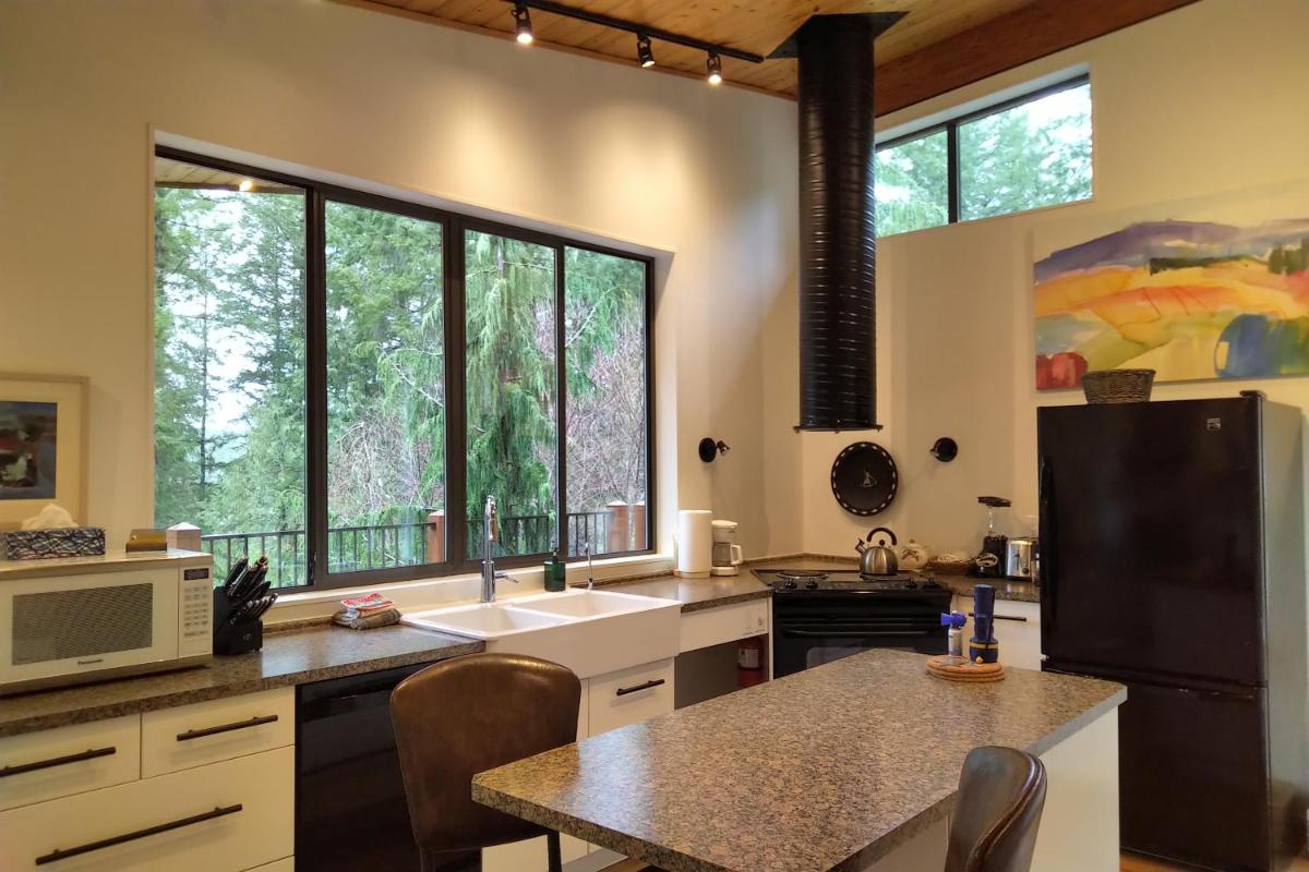 Moon Dance Perch - Housity