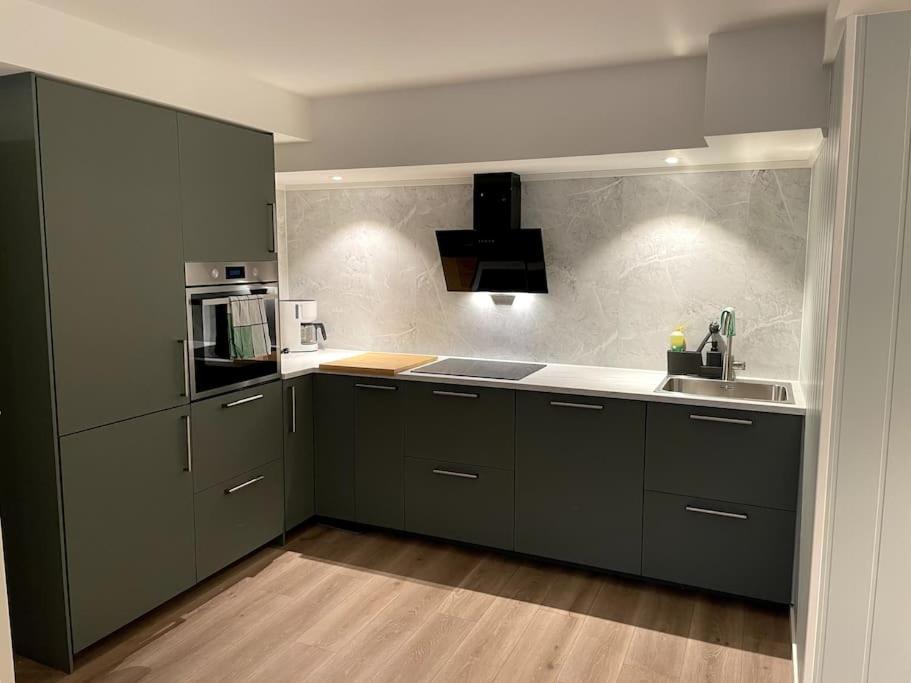 Lofoten - New apartment, close to airport. - Housity