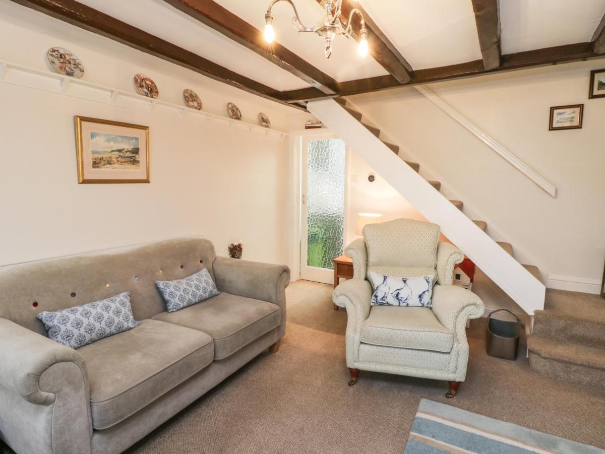 2 Dog & Duck Square - Housity