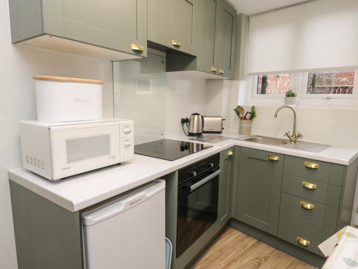 2 Dog & Duck Square - Housity