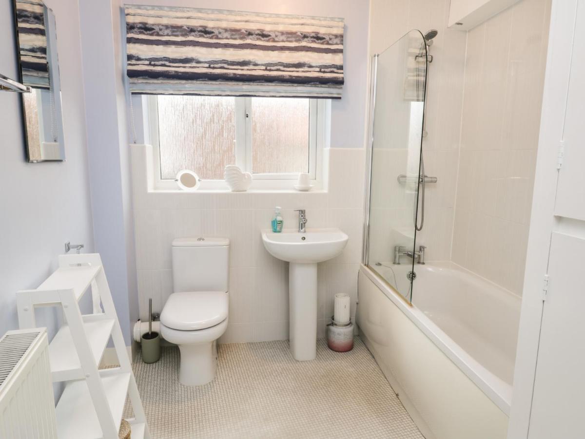 2 Dog & Duck Square - Housity