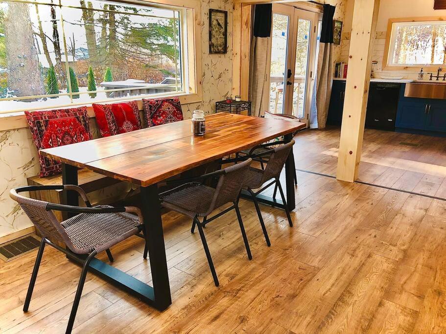 Charming 120-year-old farmhouse by the creek. - Housity