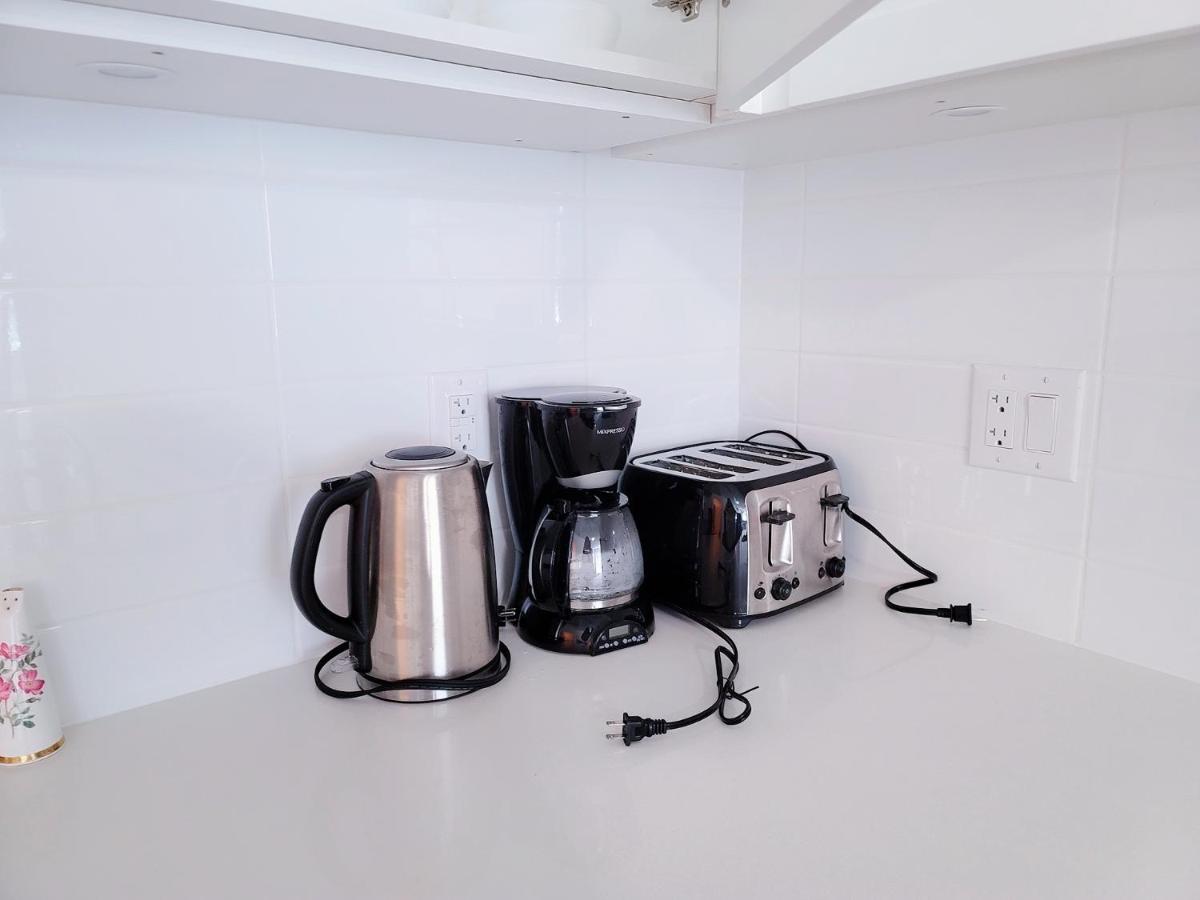 Private Room and Washroom in Surrey - Housity