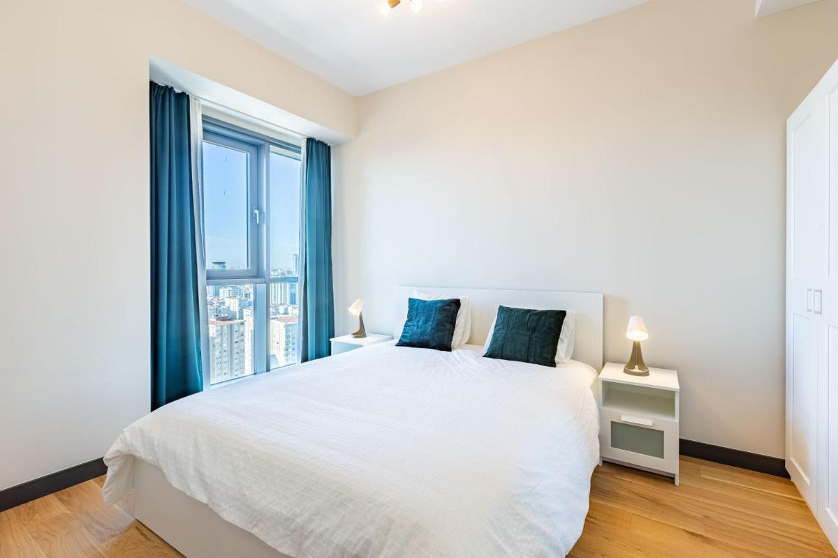 Colorful Modern Apartment with Fantastic City View in Kadikoy - Housity