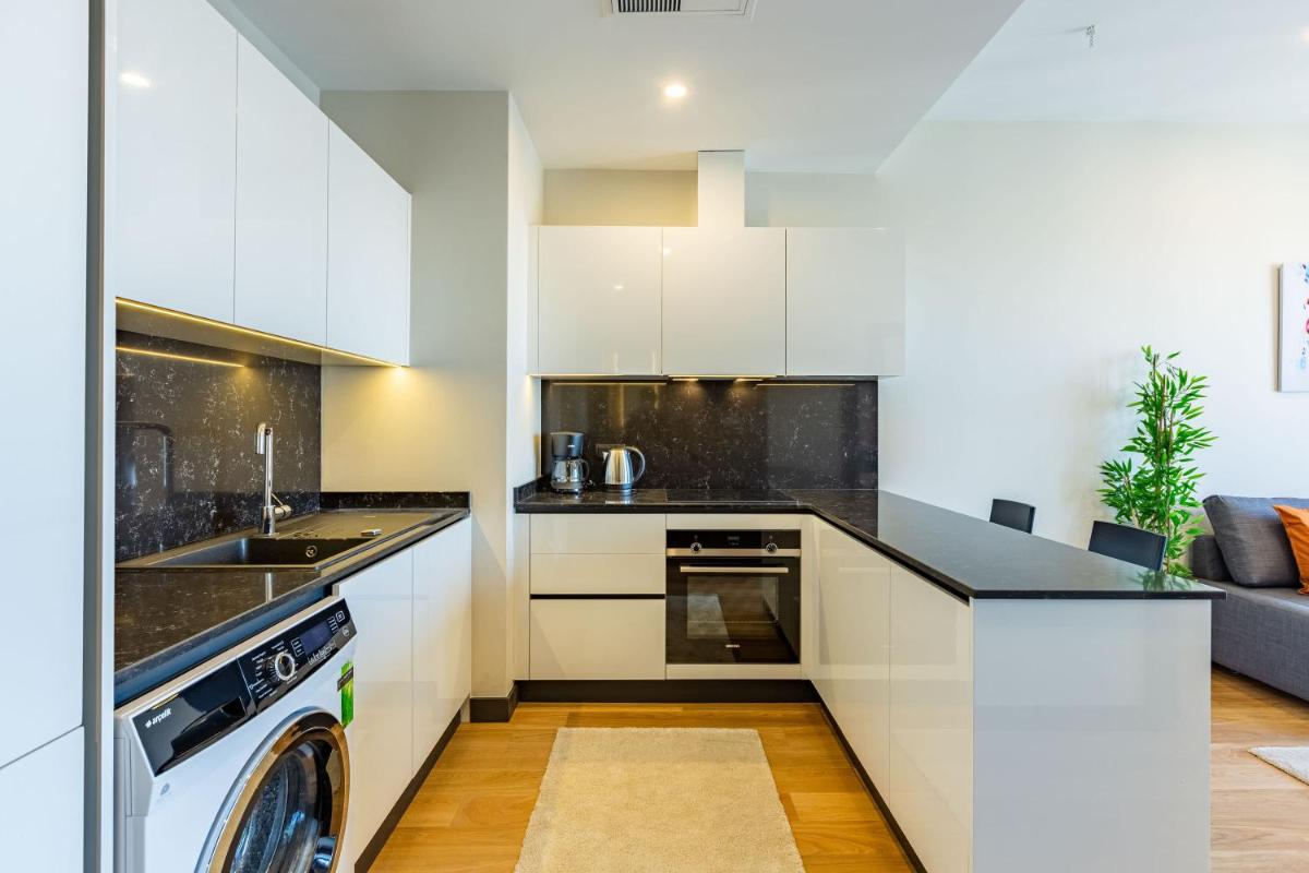 Colorful Modern Apartment with Fantastic City View in Kadikoy - Housity