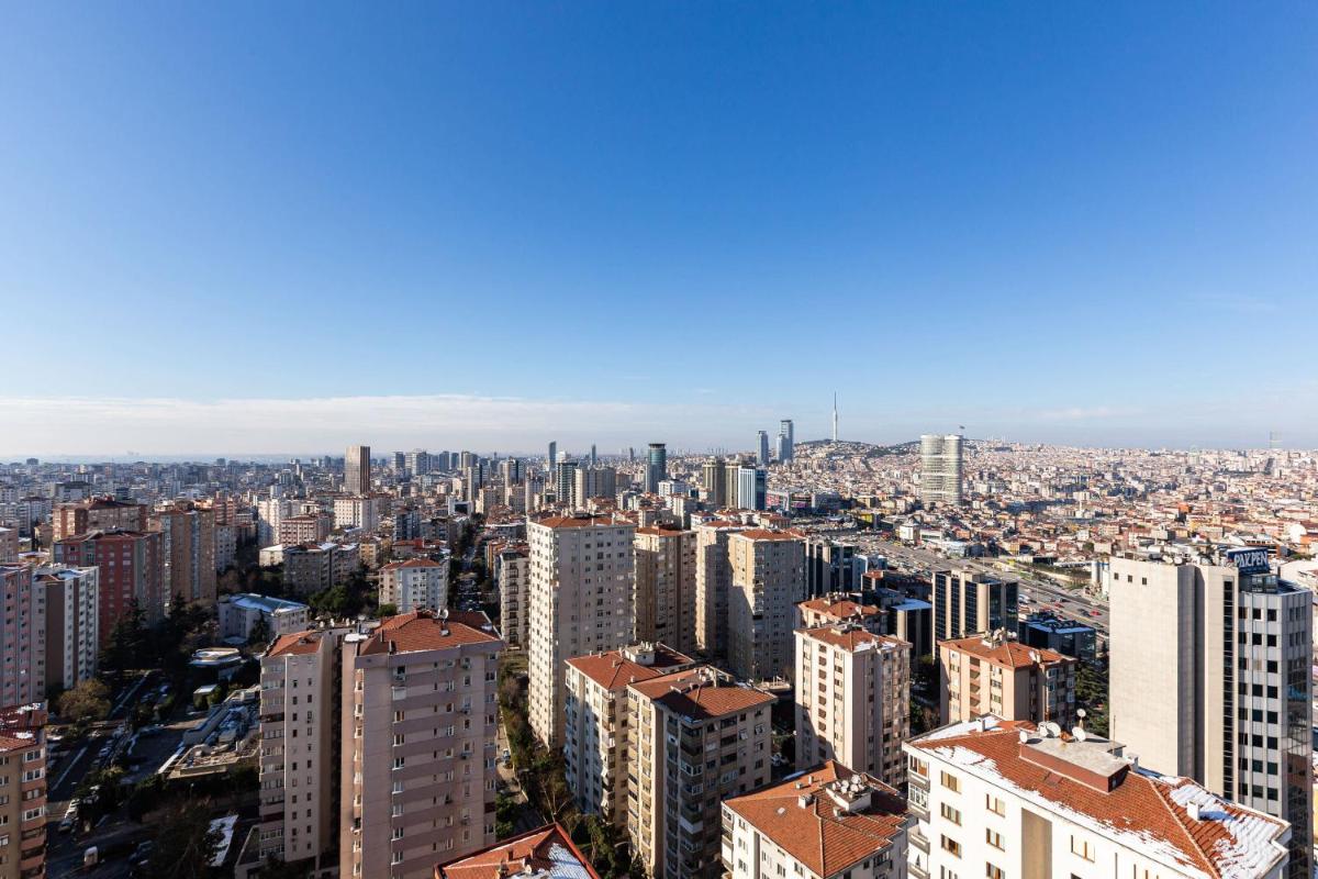 Colorful Modern Apartment with Fantastic City View in Kadikoy - Housity