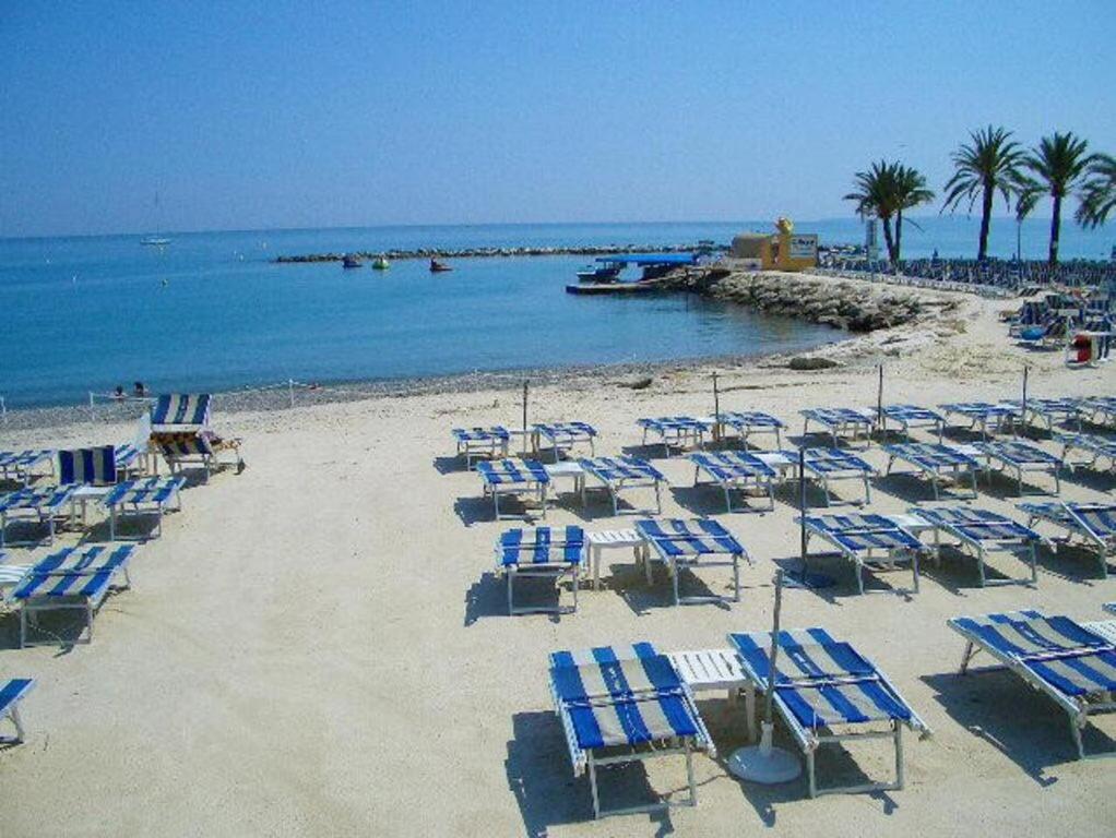 Luxury One-Bedroom waterfront Apartment with the Sea View - Housity