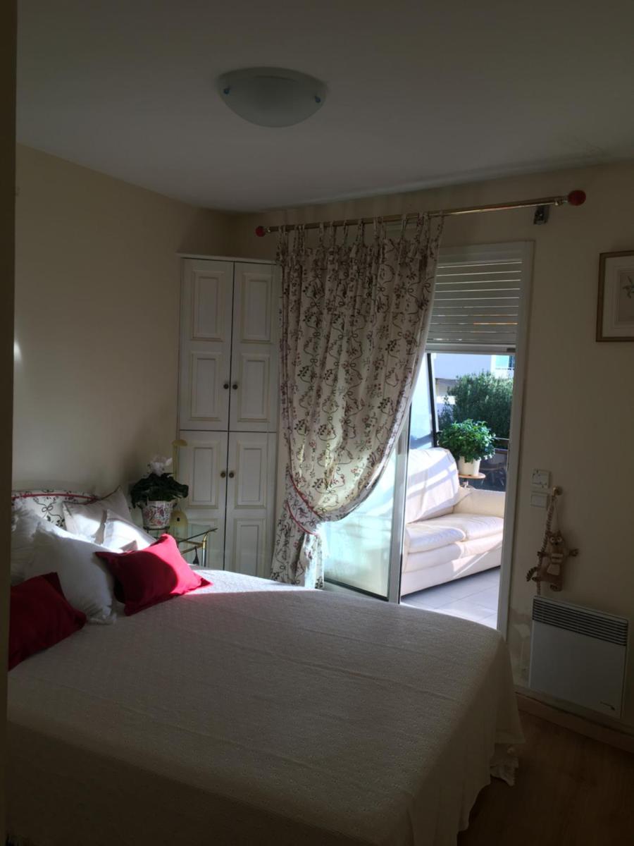 Luxury One-Bedroom waterfront Apartment with the Sea View - Housity