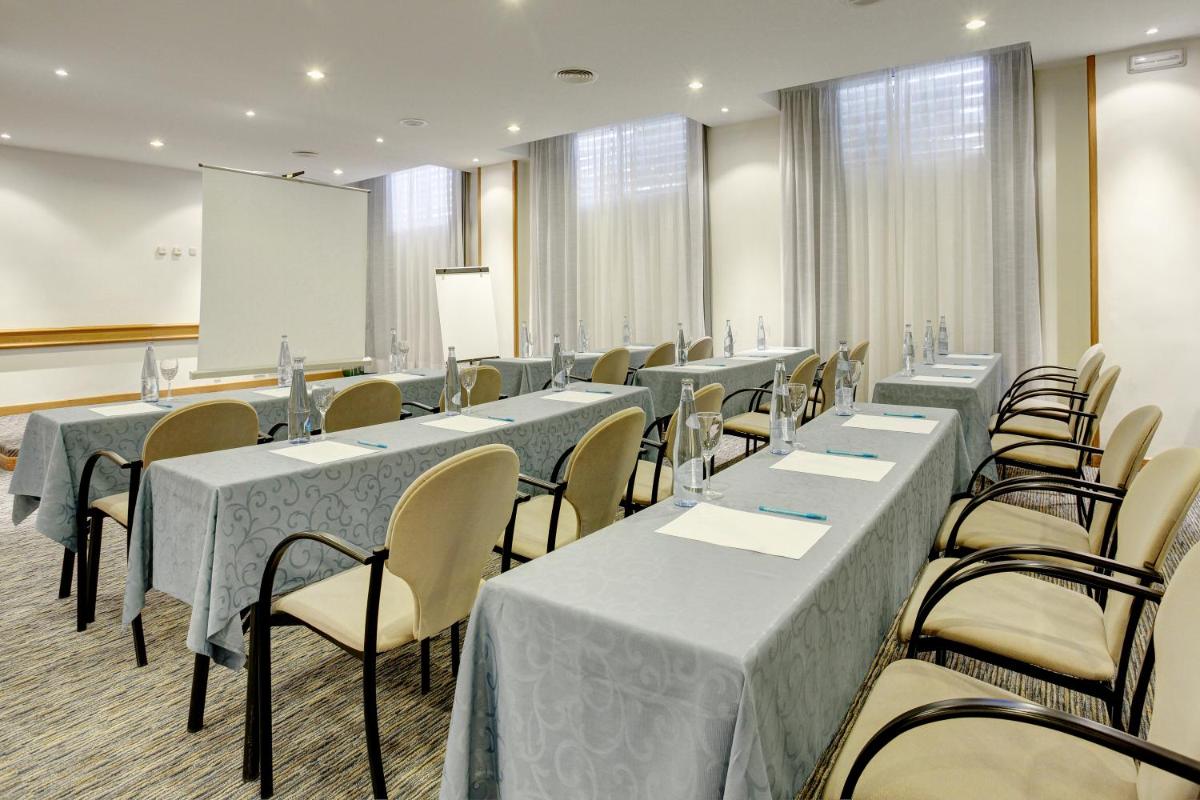Zona business o sala de conferencias en Grupotel Montecarlo