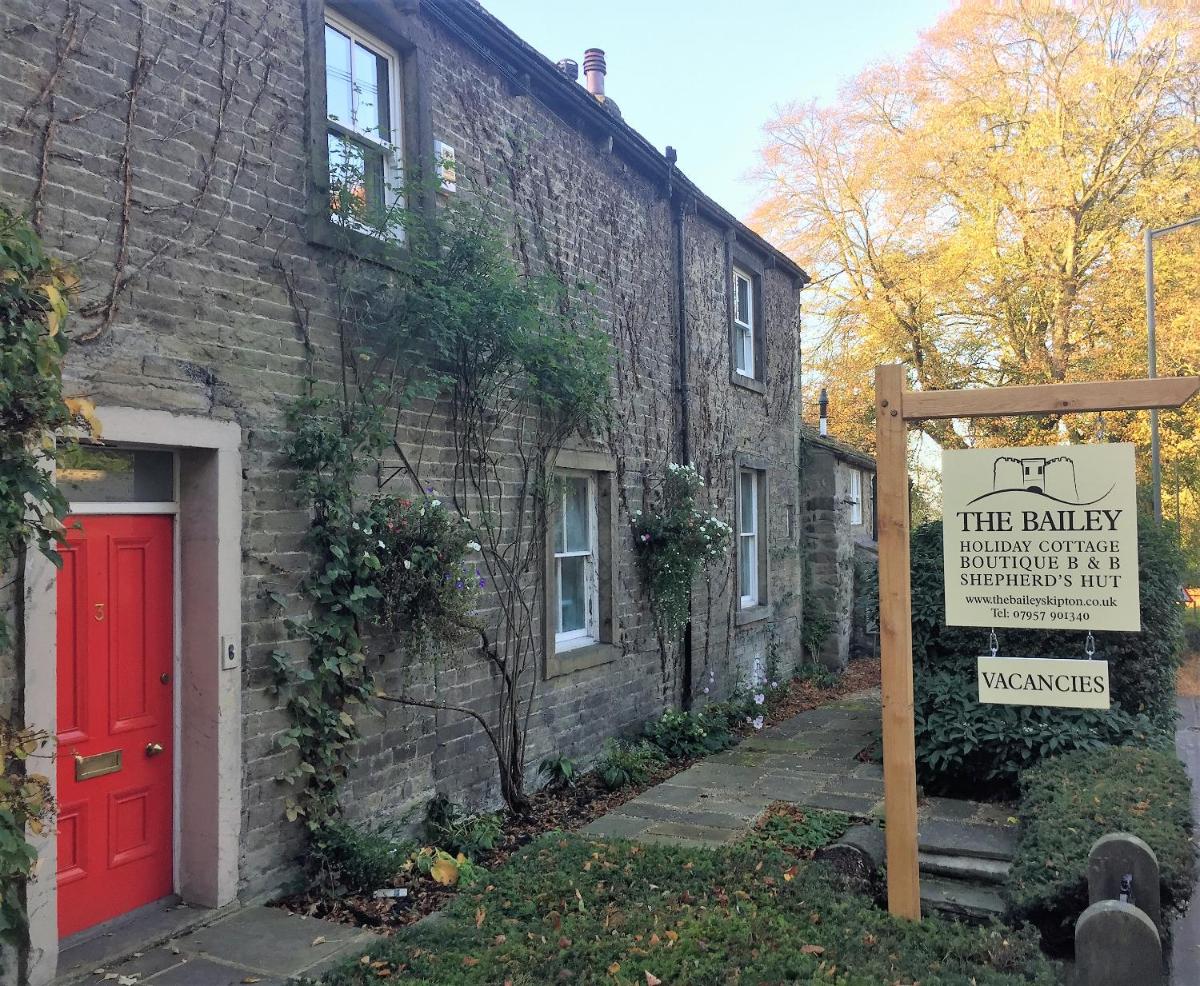 The Bailey Shepherd's Hut and Holiday Cottage - Housity