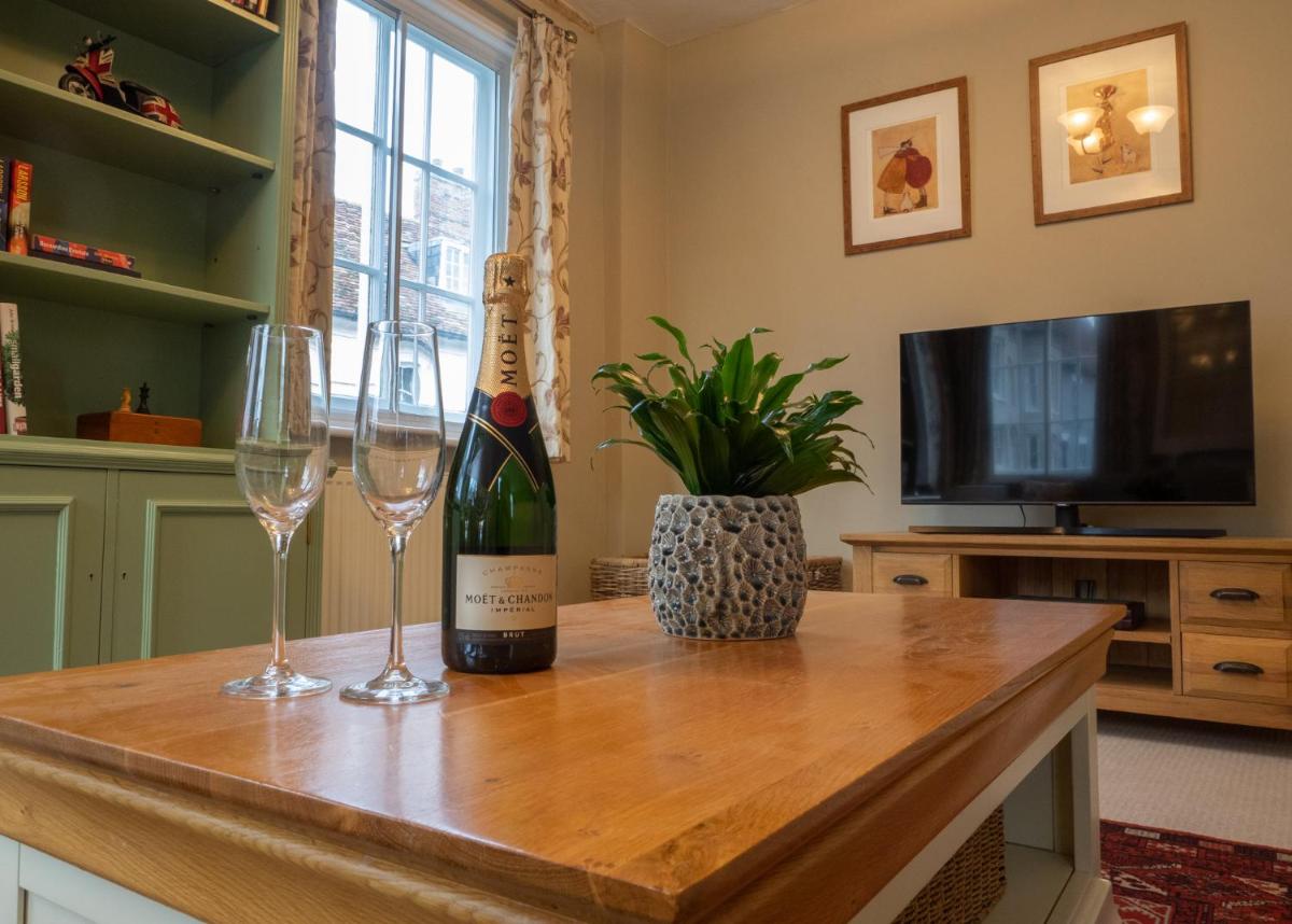 New for 2022 Entire Cottage in Picturesque Village - Housity