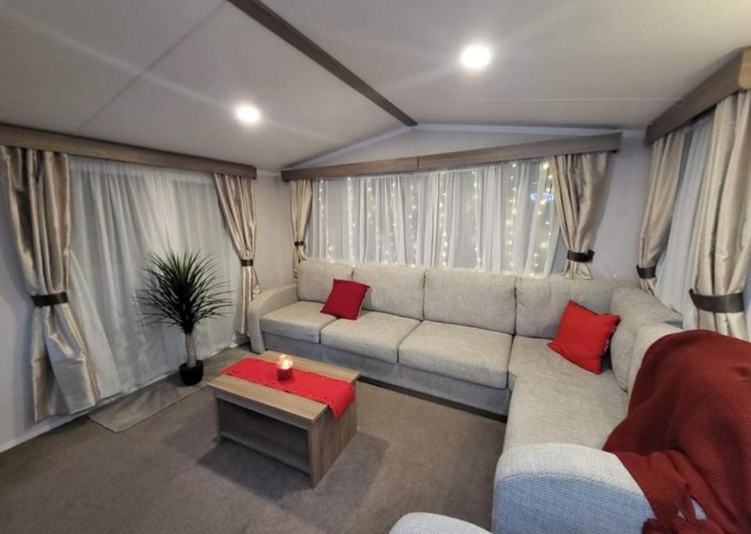 5 Geranium, Holiday Home in Oakdene Forest Park - Housity
