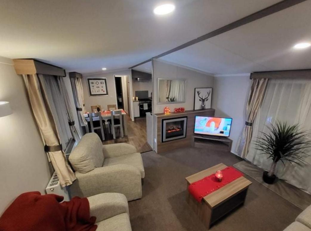 5 Geranium, Holiday Home in Oakdene Forest Park - Housity