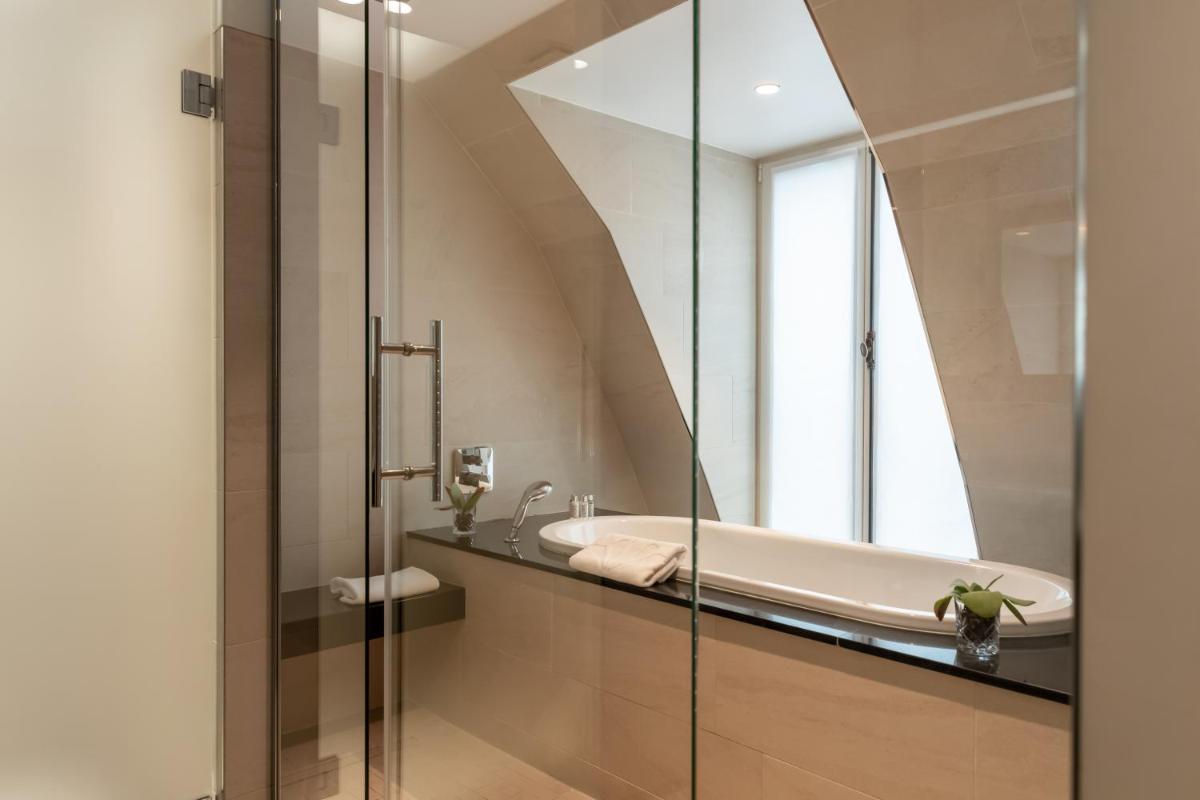 Salle de bains dans l'établissement Maison Albar - Le Pont-Neuf