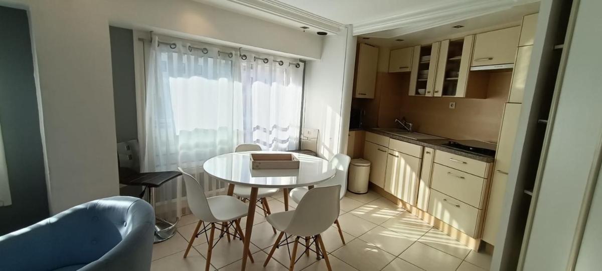 Apt With All Comforts Close To The Beach - Housity