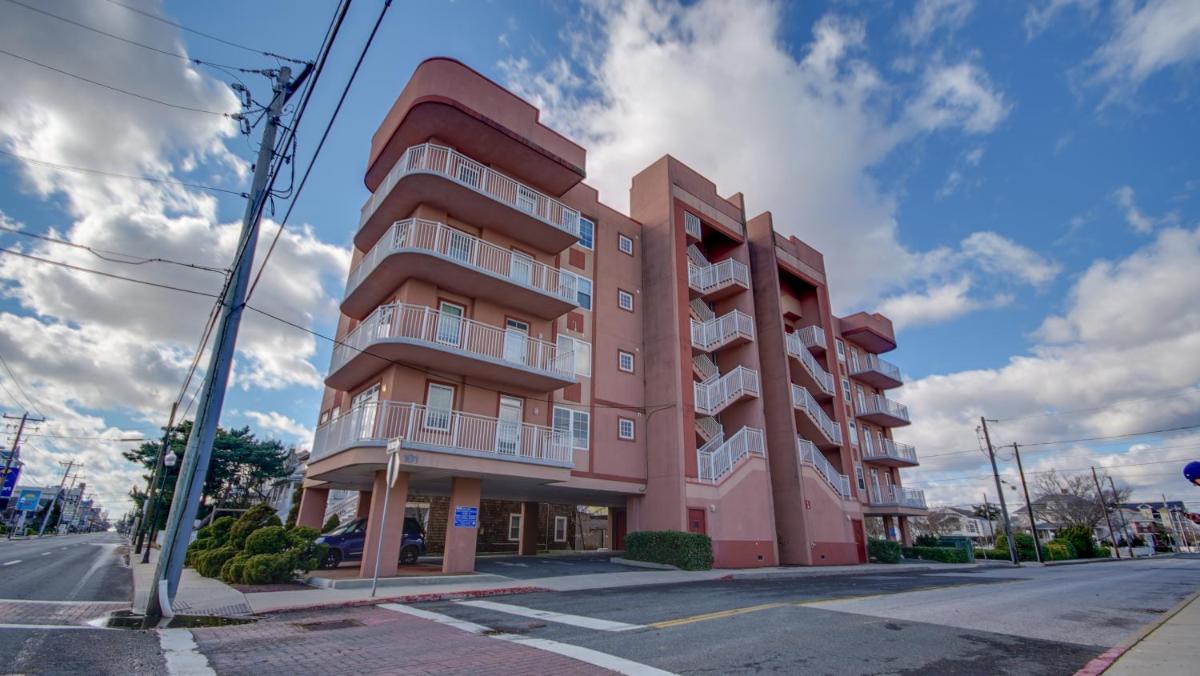 Americana Princess Suites/Condos - Housity