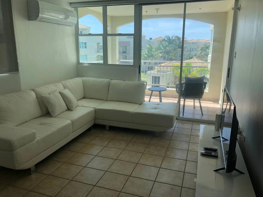 Haudimar PH Beachfront Apt 4BR/3Bath - Housity