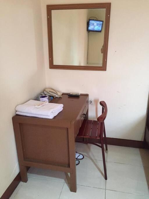 Spacious Room with View at Hotel Aroma Inn - Housity