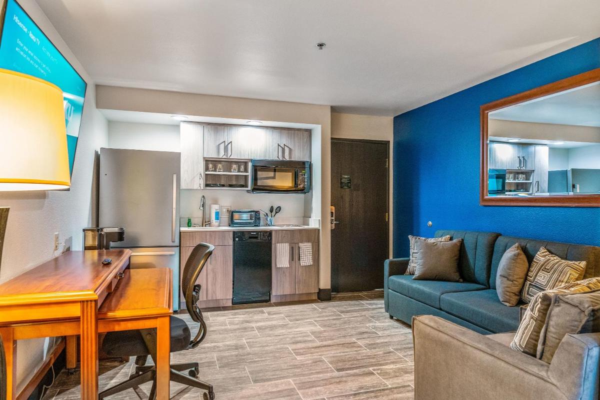 Studio Full Kitchen Tempe Studio w pool, jacuzzi, gym perfect location No Pets allowed please - Housity