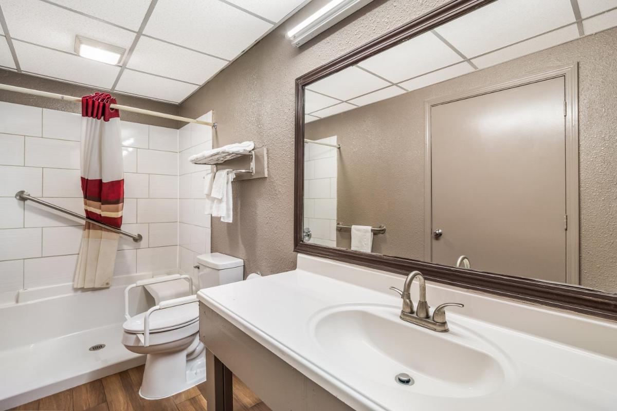 Red Roof Inn Sumter - Housity