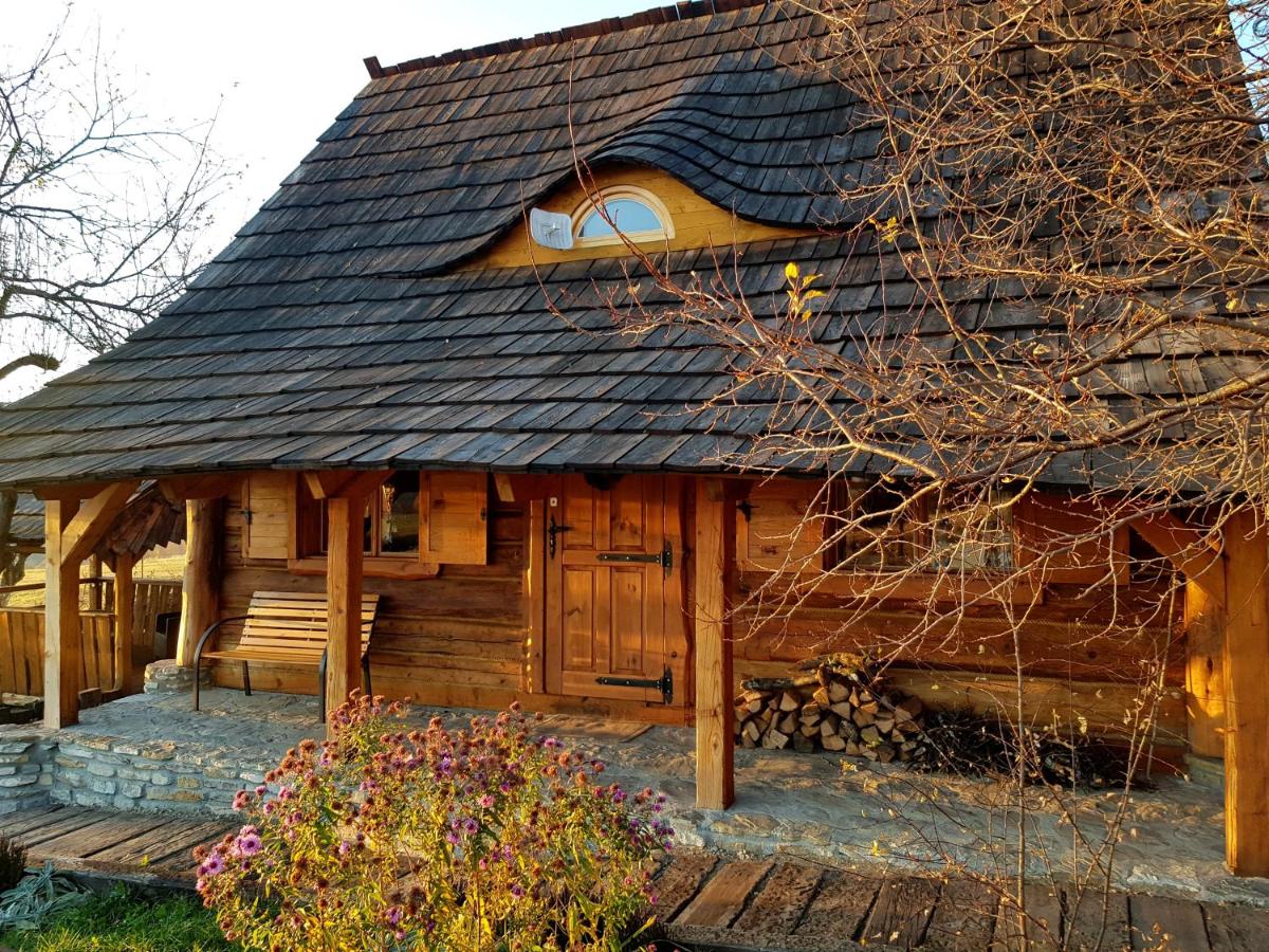 Jabłoniowa Chatka - Housity