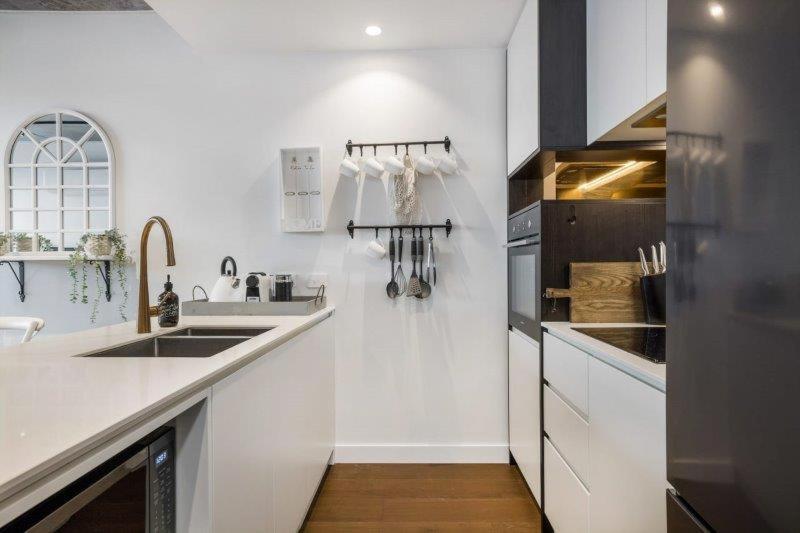 Luxury African themed apartment☆10min to MCG & Swan St☆On-site Parking☆Balcony☆Rooftop deck☆Gym☆ - Housity