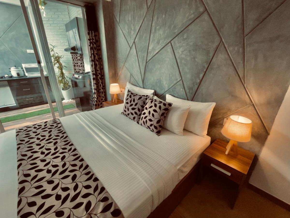 8 Plus Motels - Housity
