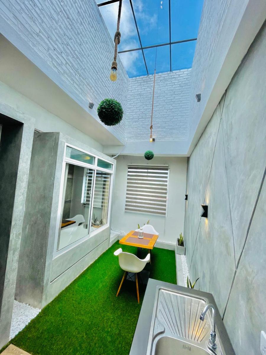 8 Plus Motels - Housity