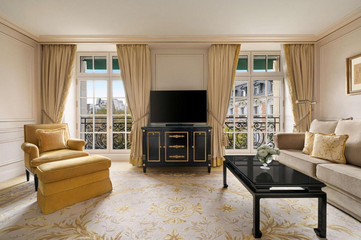 Télévision ou salle de divertissement dans l'établissement Shangri-La Paris