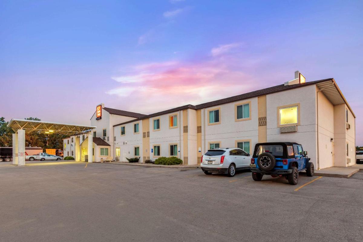 Econo Lodge - Housity