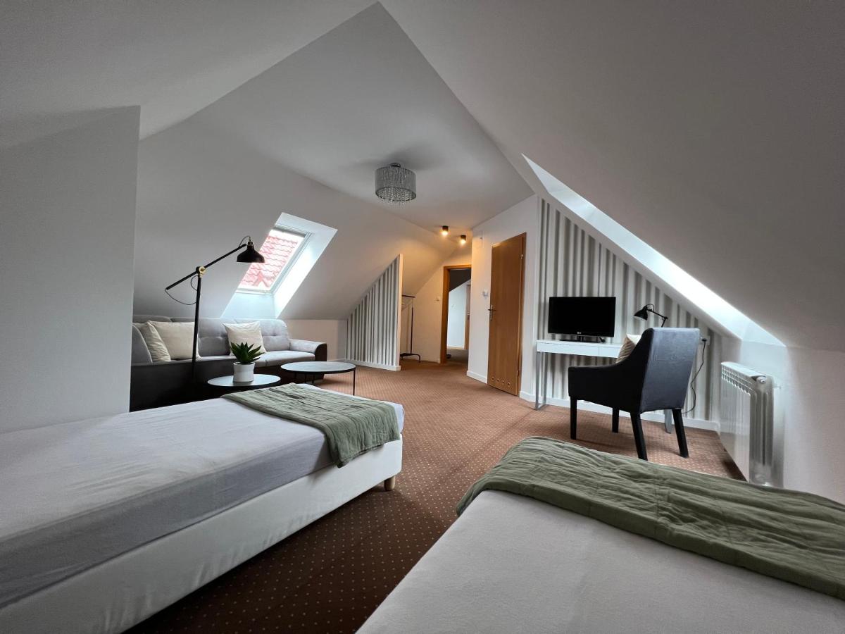 Hotel i Restauracja Jan - Housity