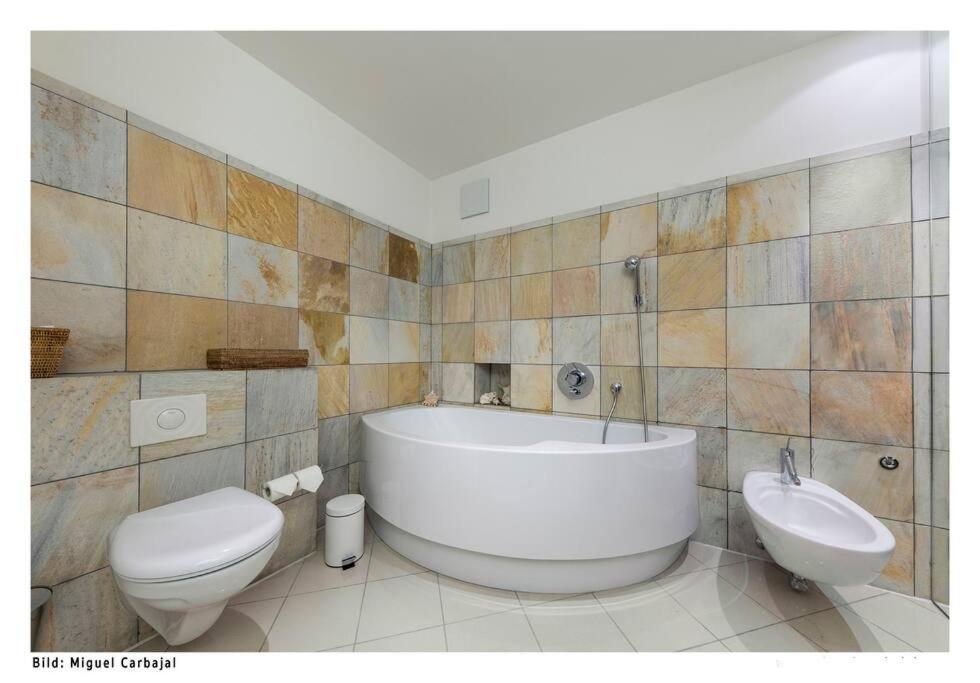 City, Lake and Luxury - Housity