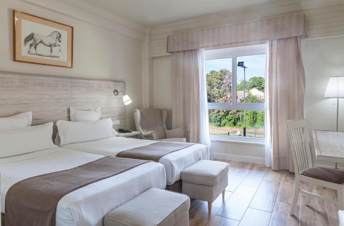 Cama o camas de una habitación en Hotel Jerez & Spa