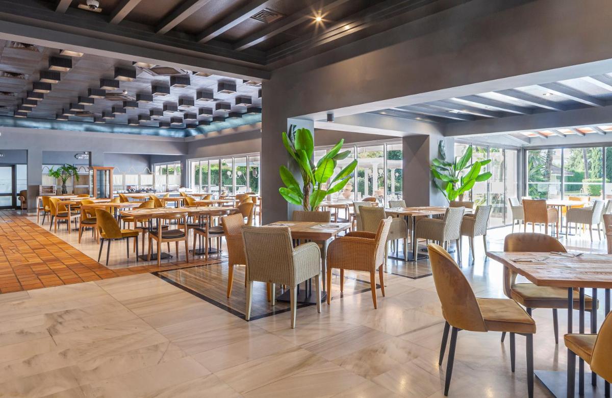 Un restaurante o sitio para comer en Hotel Jerez & Spa